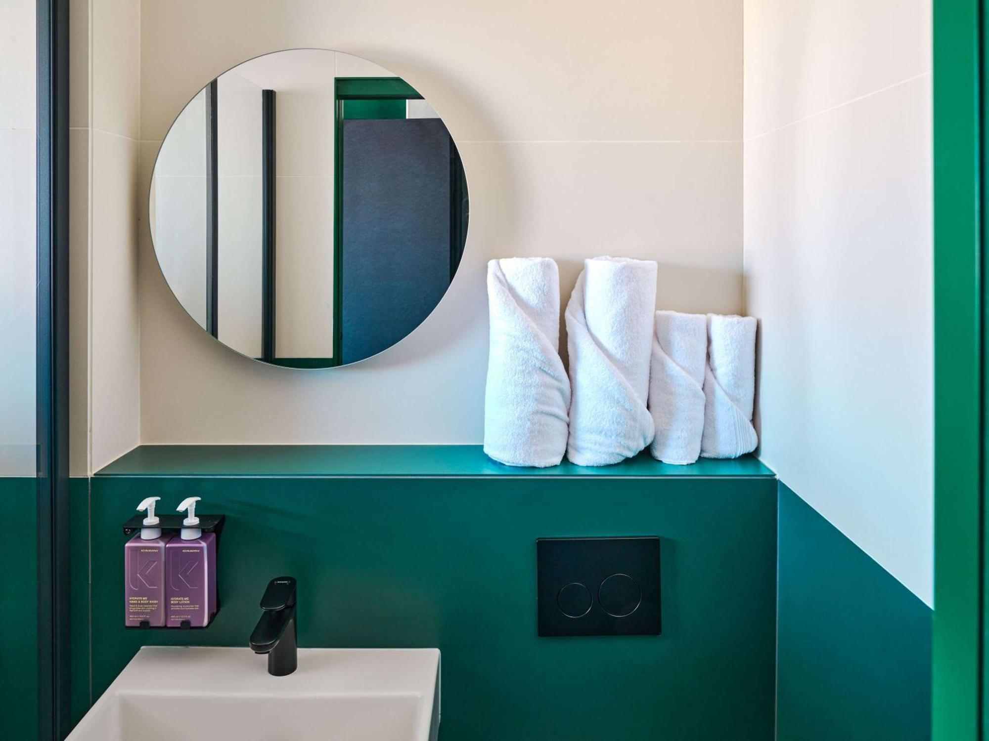 Tribe Paris Clichy Hotel Exterior foto