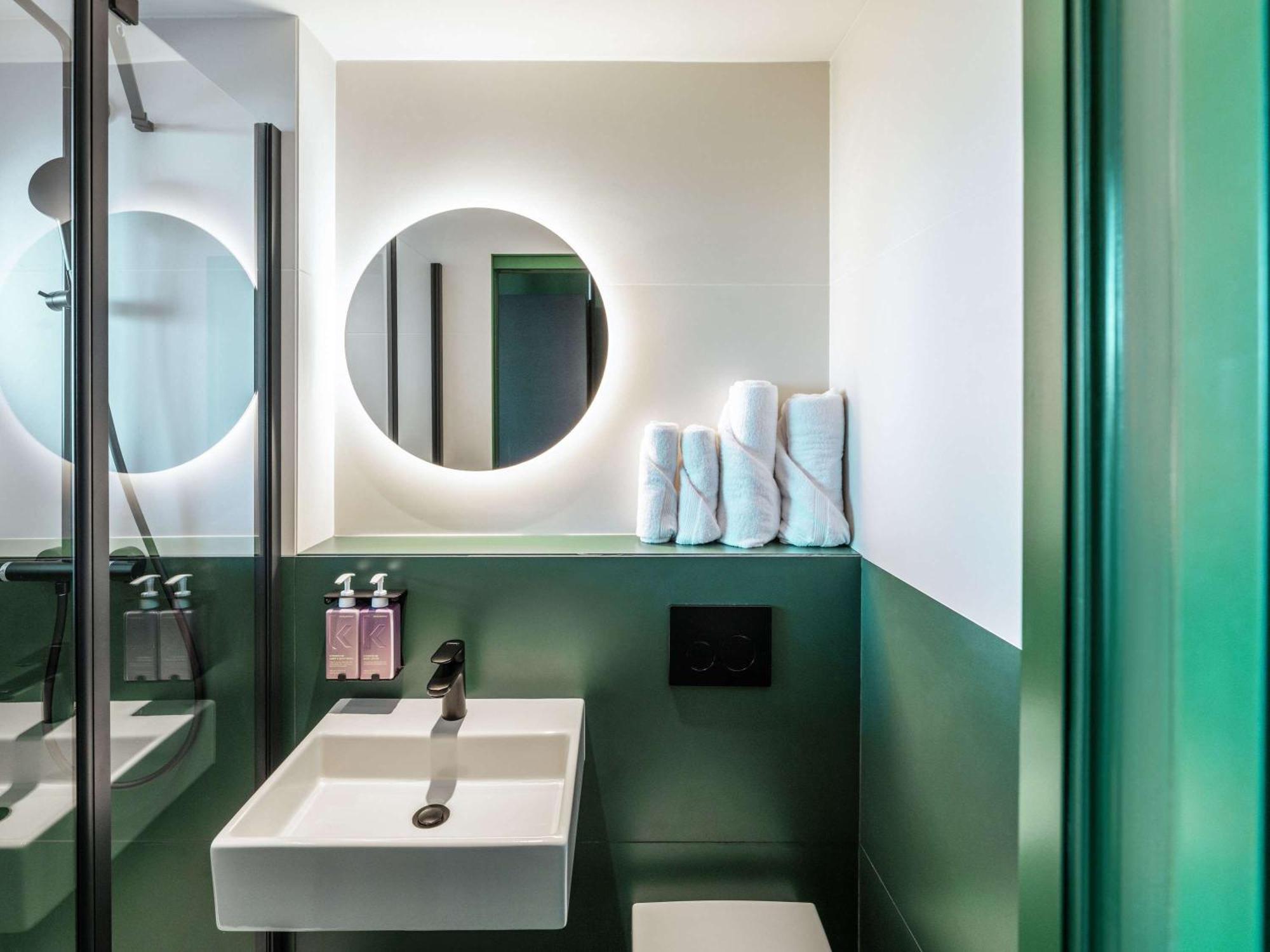 Tribe Paris Clichy Hotel Exterior foto